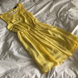 Beautiful yellow dress 🌻